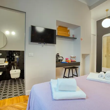 Guesthost - Dimora Claudia Luxury Pensión 4*