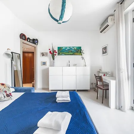 Apartament Precotto Comfortable Flat With Balcony Mediolan