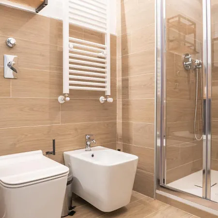The Rent - Beautiful Two-bedroom Close To Cinque Giornate Square Apartment *