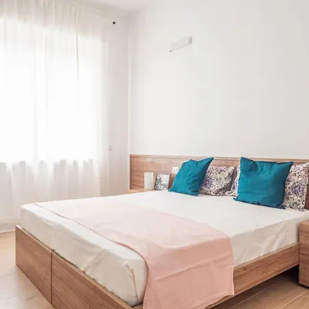 The Rent - Gorgeous Two-bedroom Close To Cinque Giornate Square Apartment *