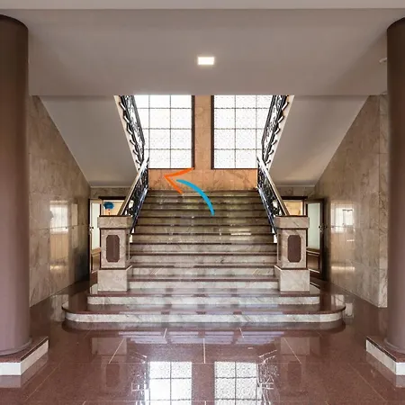 West - Modern And Comfortable