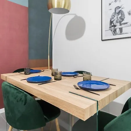 Apt24 - Modern With Balcony ميلان