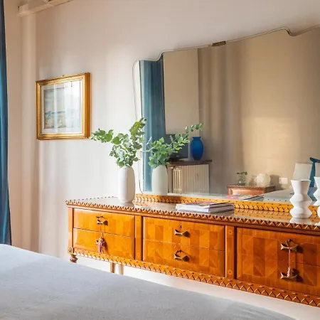Апартаменты The Rent - Beautiful Three-bedrooms Near Metro Lodi *