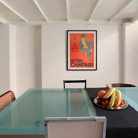 Apartment Plum Guide - Total Eclipse Milan