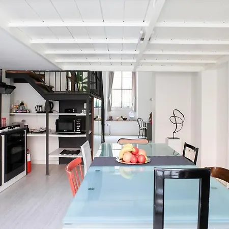 Plum Guide - Total Eclipse Apartment *