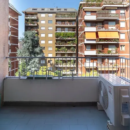 شقة Altido Sleek Flat With Balcony, Walking Distance From Centre *