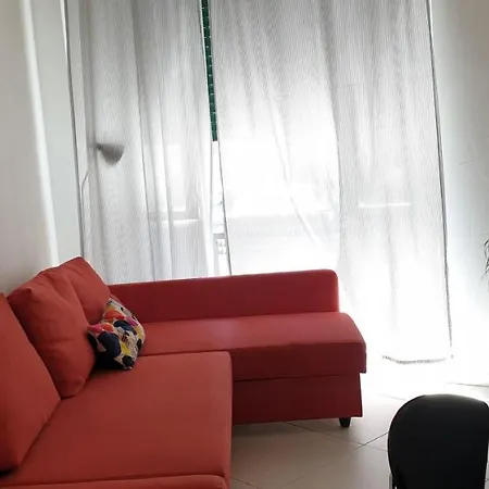 Smart Station Apartment *