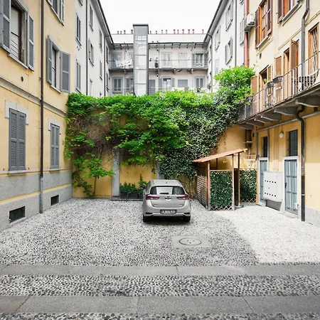 Stylish Milanese - Cirillo *