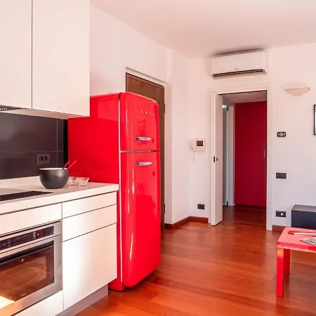 Bright One-bedroom With Terrace In דירה מילאנו