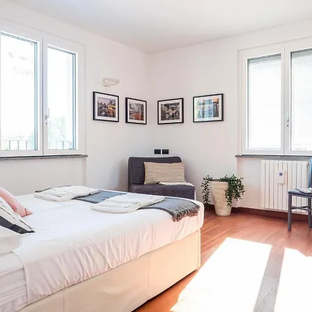 דירה Bright One-bedroom With Terrace In מילאנו