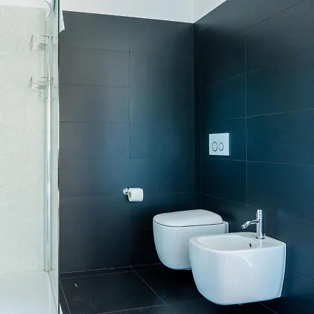 Bright One-bedroom With Terrace In דירה