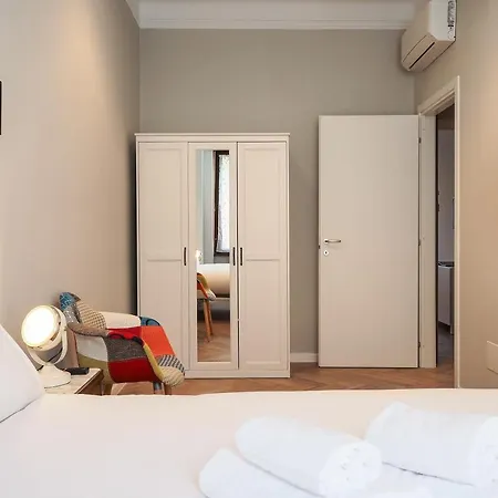 Primopiano - Ferrante Aporti Flats Daire *