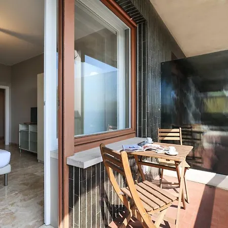Contempora - Elvezia 8 - E53 Apartment