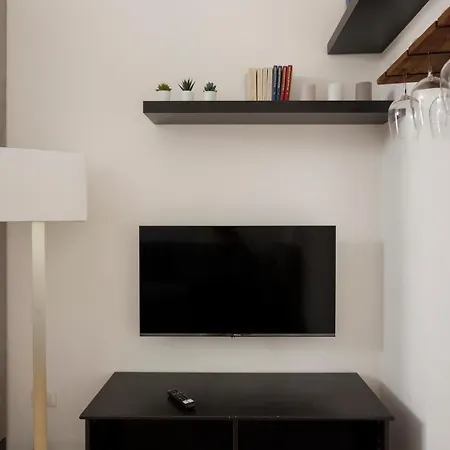 The Place, Your Place To Be - Via Tadino Апартаменты *