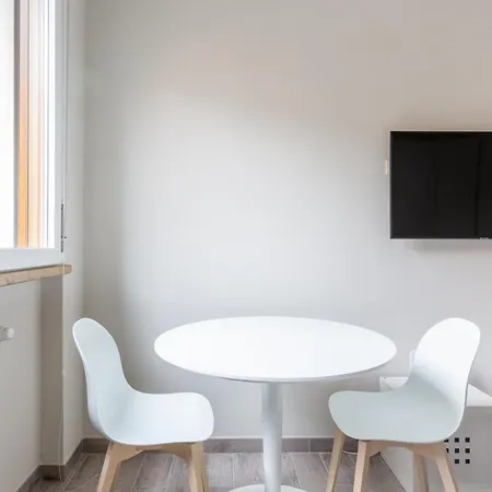 Bnbutler - Panizza - Grazioso Monolocale, Posizione Elegante E *