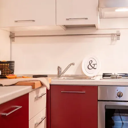 The Best Rent - Lovely One-bedroom In Isola District Apartment