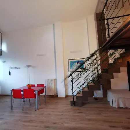 Likehome - Via Scaldasole Loft * Milán