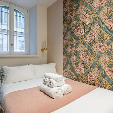 Easylife - - Borgonuovo 4d - Centro Storico Apartman