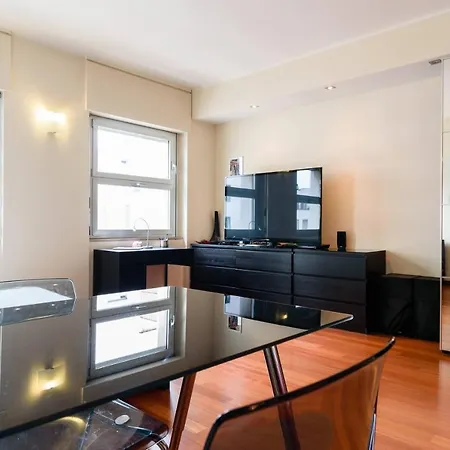 Flatty Apartments - Vitruvio Apartment