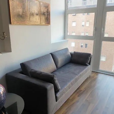 Michelangelo 30 Moderno Vicino Bosco Verticale Apartment