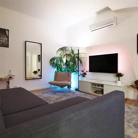 Montenapoleone Tower House Apartment Milan