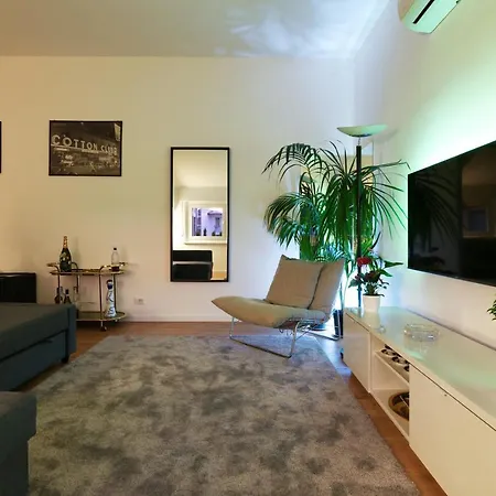Montenapoleone Tower House Apartment Milan
