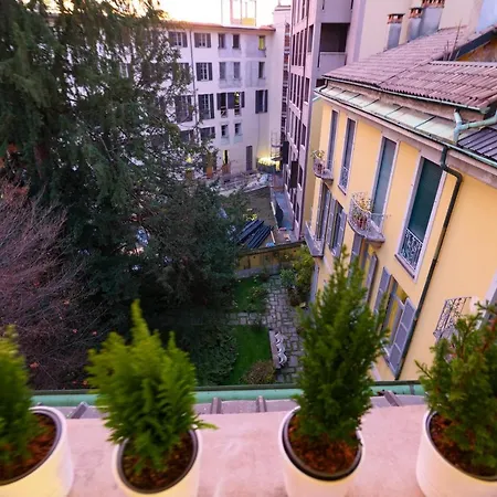Montenapoleone Tower House Apartment Milan