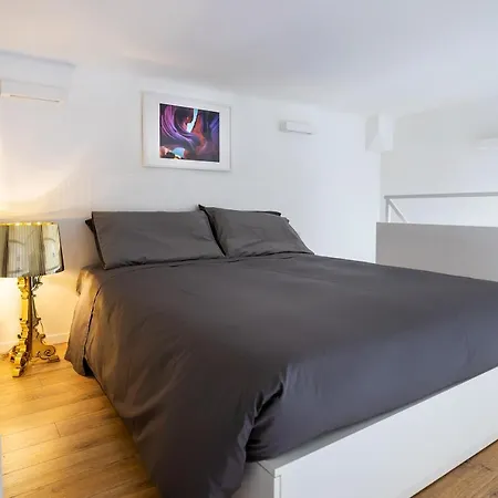 Walk To Duomo, Loft Near Metro, M4 Linate 2min Walk *