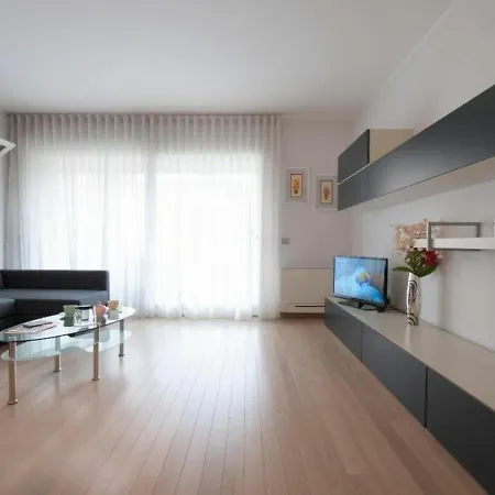 Cola Di Rienzo By Halldis Apartman