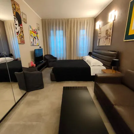 Station Apartment *