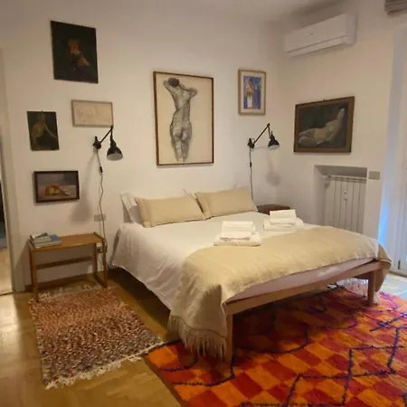 Salasco 20 - Bocconi Porta Romana Stylish Apt!