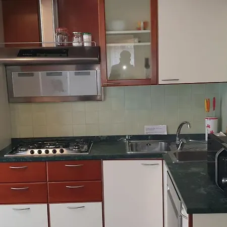 Meta Italy Sui Navigli * ميلان