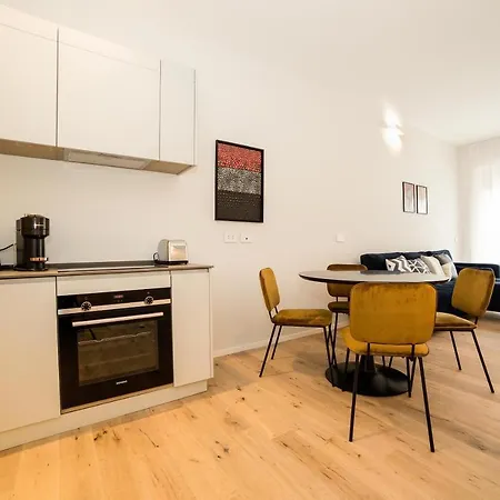 Апартаменты Chic Luxury Apartments-hosted By Sweetstay *