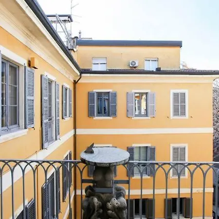 Prestigioso In Via Della Spiga * Milano