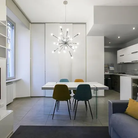 Modern Close To Shopping District * ميلان