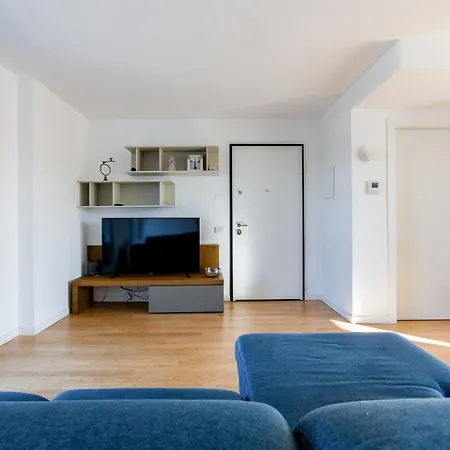 Guesthost - Modern With Terrace, Wifi & Ac *