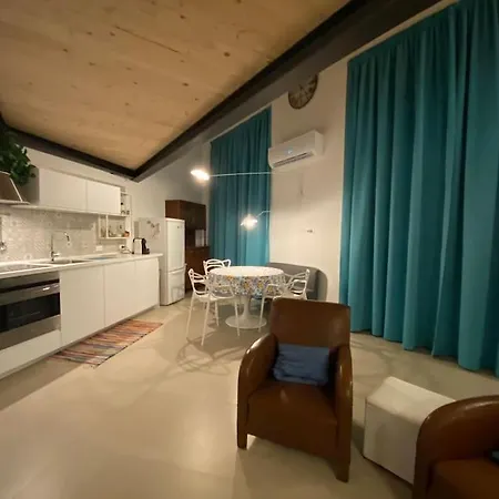 Open Space City Center Con Terrazzo E Due Bagni * Milan