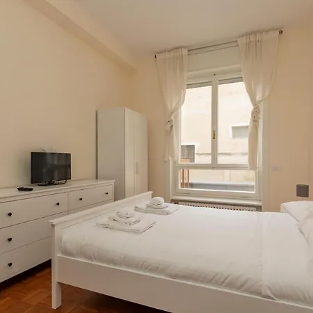 Joivy Modern 2bed Flat With Balcony, 250m From M5 Foppa And M2 Sant'agostino Milán