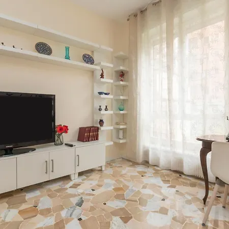 Apartmán Joivy Modern 2bed Flat With Balcony, 250m From M5 Foppa And M2 Sant'agostino