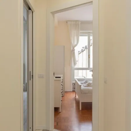 Joivy Modern 2bed Flat With Balcony, 250m From M5 Foppa And M2 Sant'agostino Apartmán Milán
