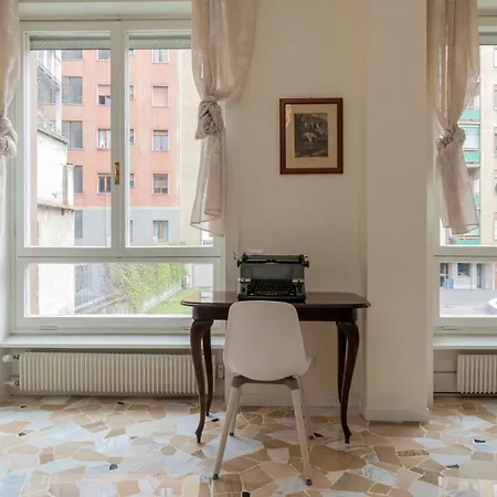 Joivy Modern 2bed Flat With Balcony, 250m From M5 Foppa And M2 Sant'agostino Apartmán