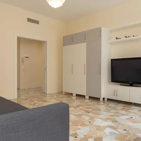 Joivy Modern 2bed Flat With Balcony, 250m From M5 Foppa And M2 Sant'agostino * Milán