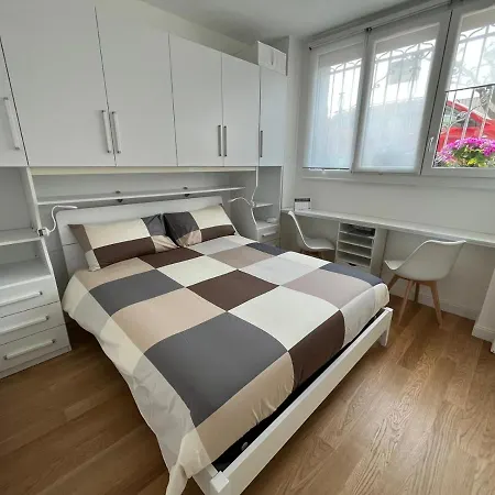 Apartment The Small White House In Milan