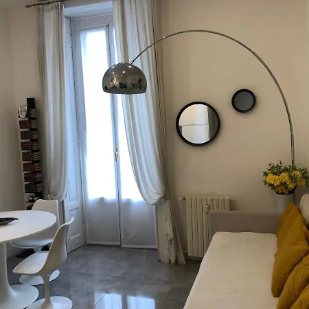 Casa Alberto Da Giussano, Elegante Bilocale In Centro Con Balcone Sul Parco Apartman Milánó
