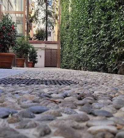 Santarella ميلان