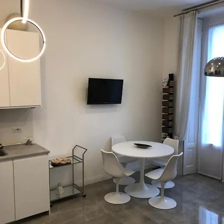 Casa Alberto Da Giussano, Elegante Bilocale In Centro Con Balcone Sul Parco Apartman Milánó