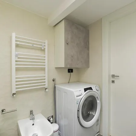 Flatwentyone Renovated Apt With Wifi & Ac! 公寓 *