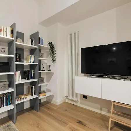 Flatwentyone Renovated Apt With Wifi & Ac! 公寓