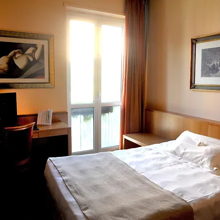 Santa Barbara Hotel 4*
