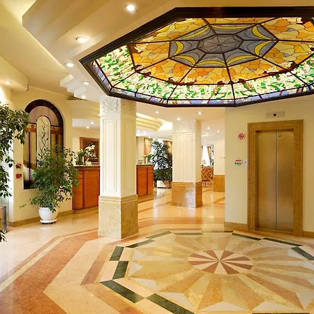 Hotel Mozart 4*